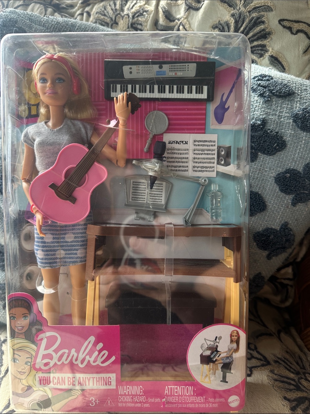 Mattel Barbie Blonde Musician Doll with Pink Guitar and Silver Top - Picture 4 of 4